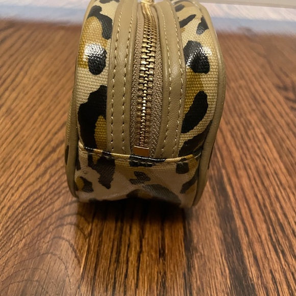 Tory Burch small leopard pouch/cosmetic bag - Picture 3 of 5